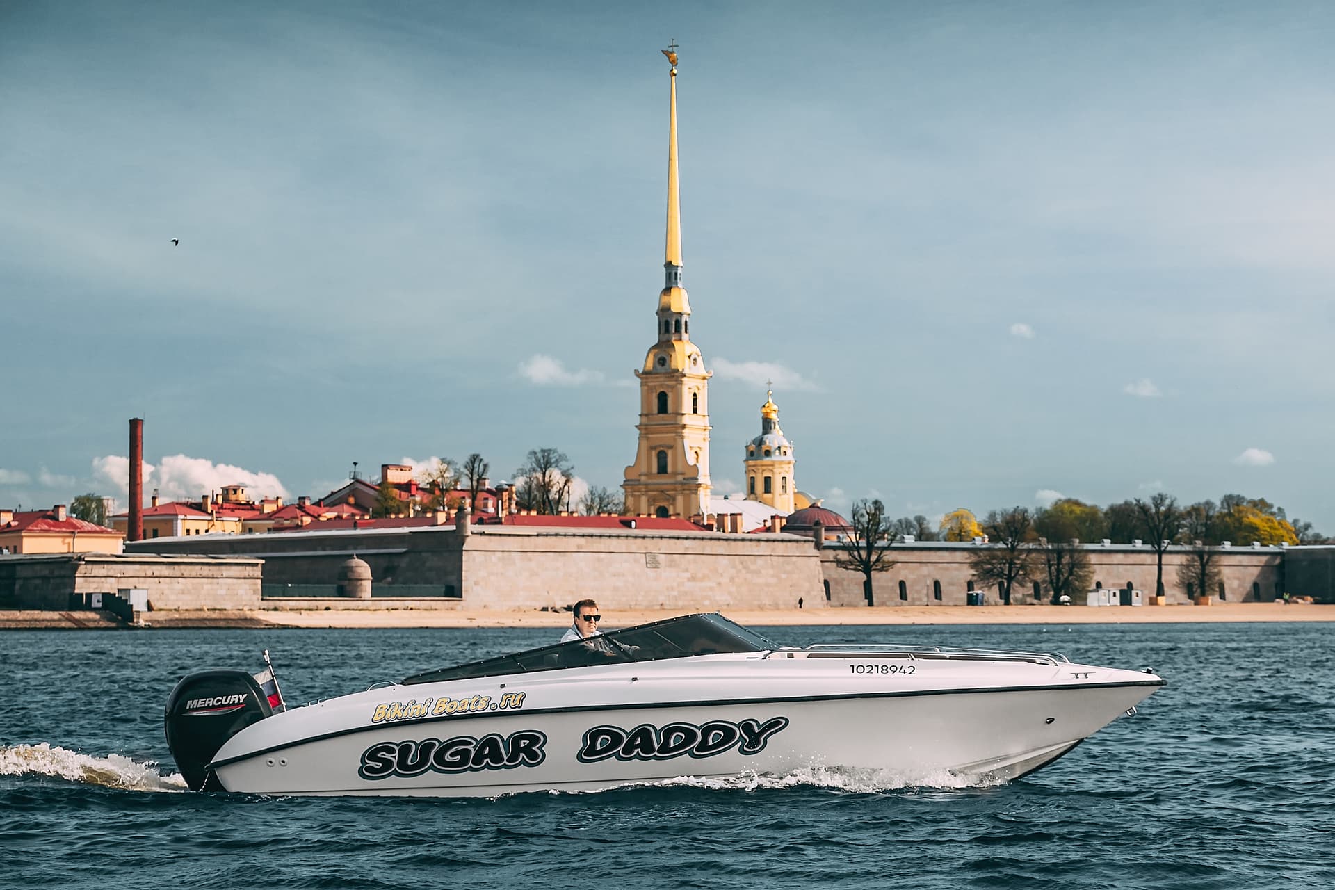 Индивидуальная прогулка на катере по рекам и каналам Санкт-Петербурга