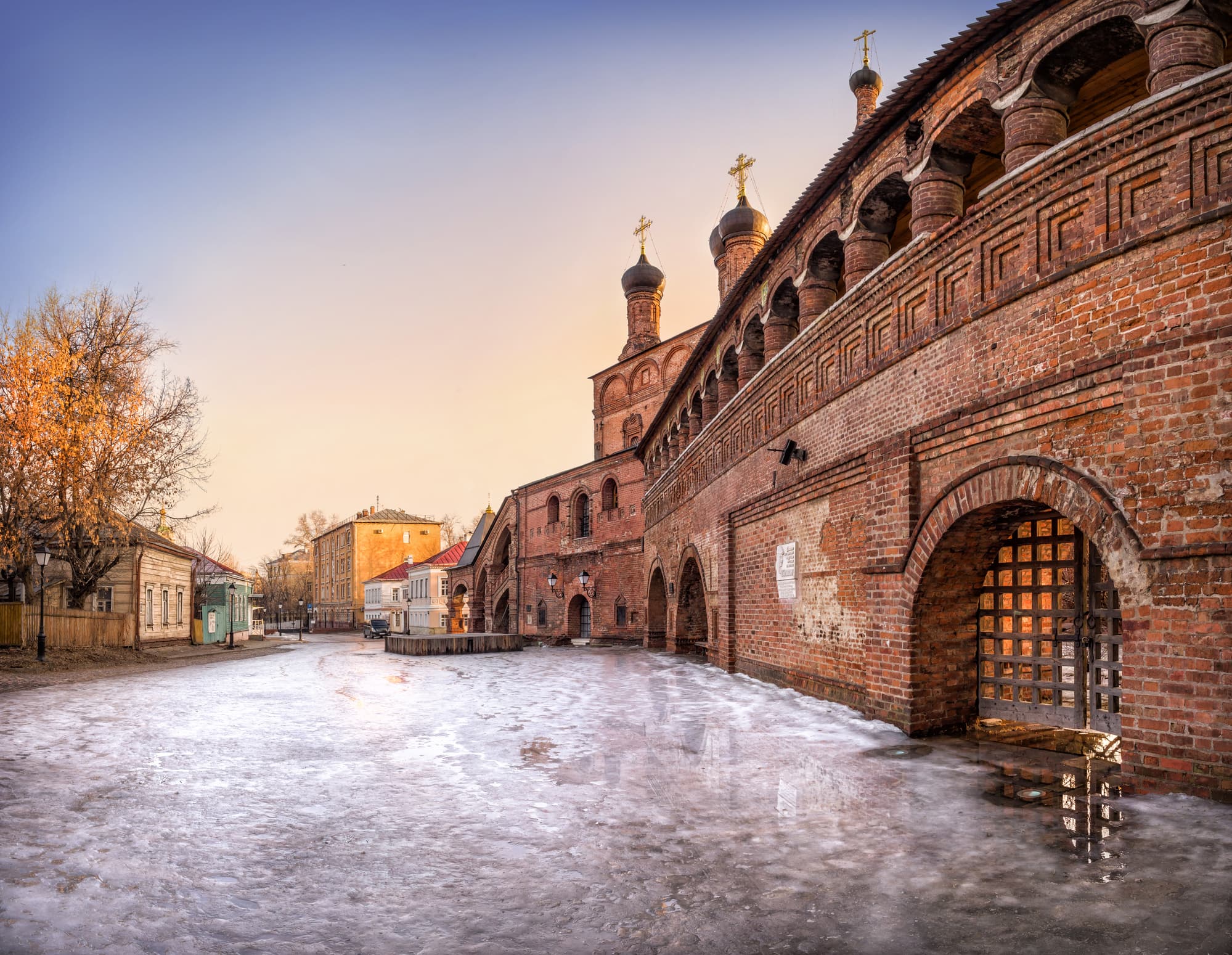 Крутицкое подворье в веках и лицах