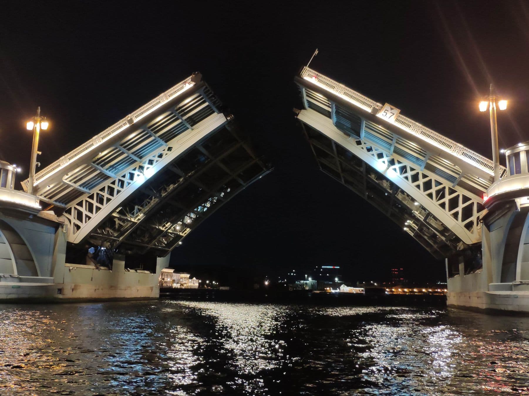 Феерия разводных мостов в Петербурге