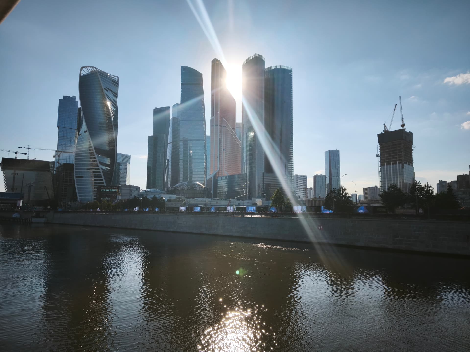 Экскурсия на панорамном теплоходе «Москва — речной город»