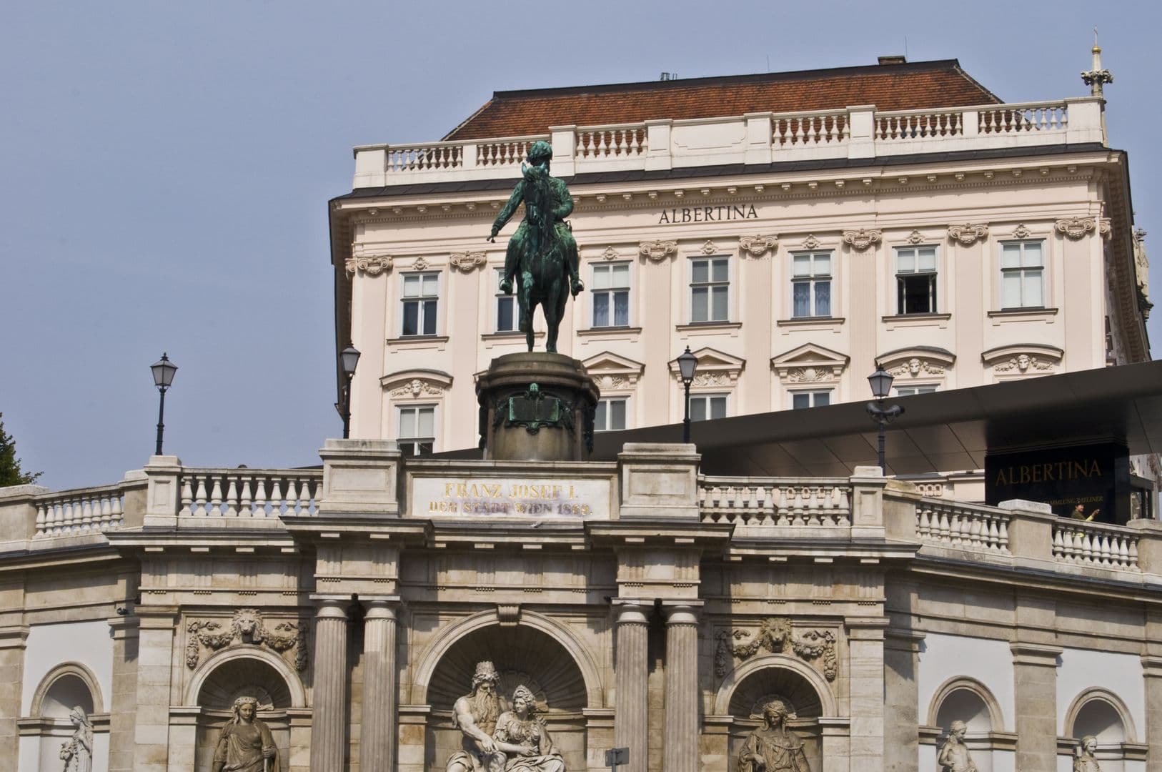 Albertina Palace Interiors In-App Tour con entrada: Explore el auténtico lujo