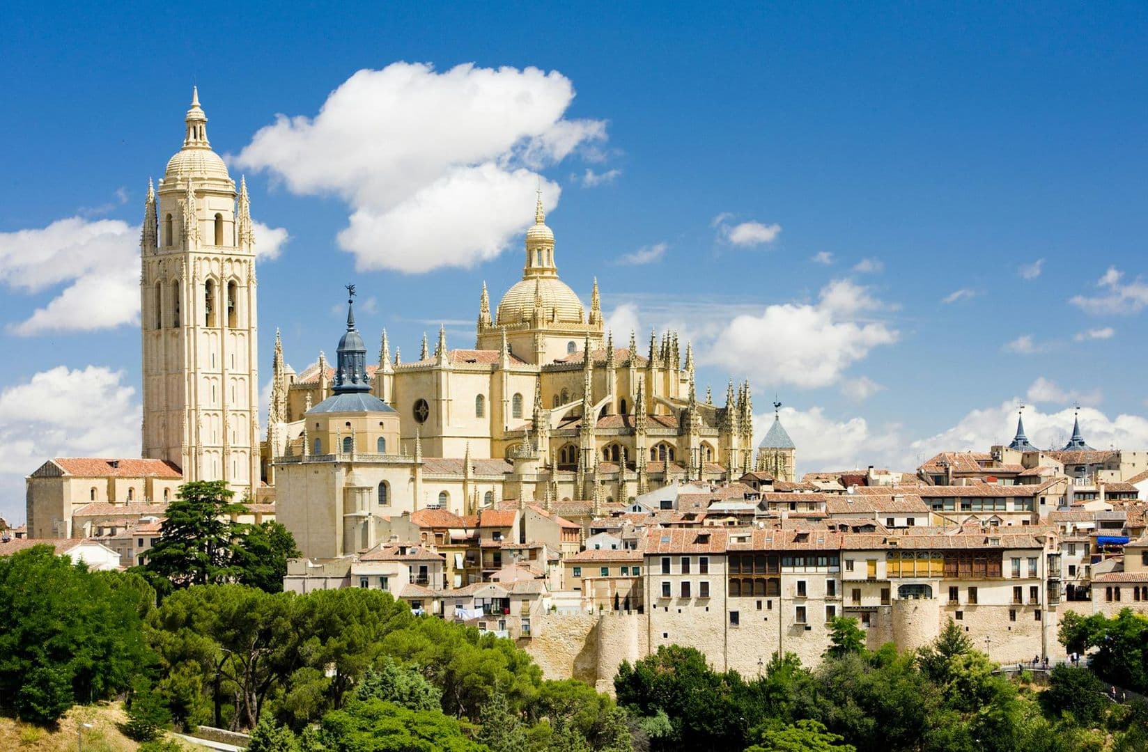 Ávila and Segovia: Day Trip from Madrid + Entry to the Alcázar of Segovia