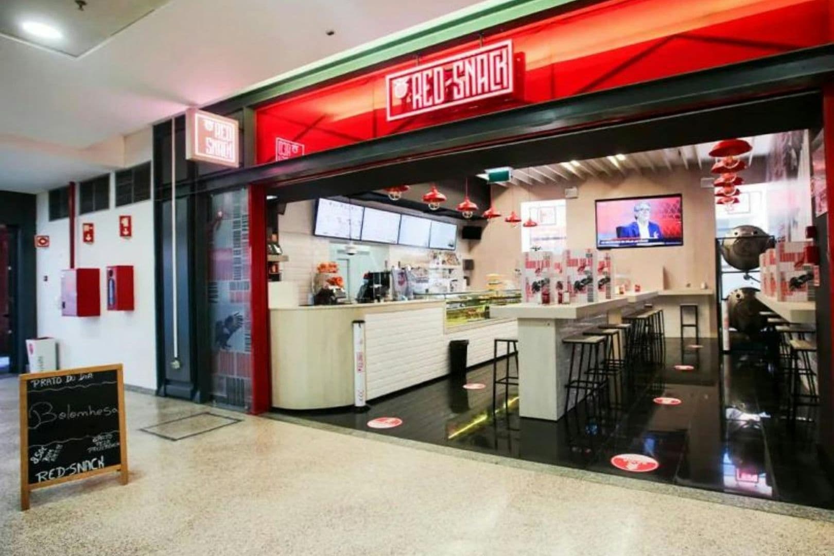 Estádio da Luz & Benfica Museum: Entry Ticket + Wine Tasting + Scarf Offer