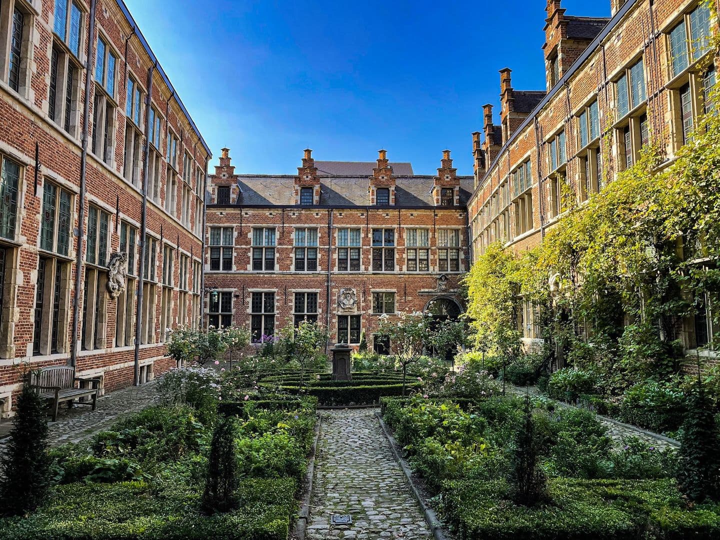 Antwerp: Self-Guided Audio Walk Through Art and Old Town