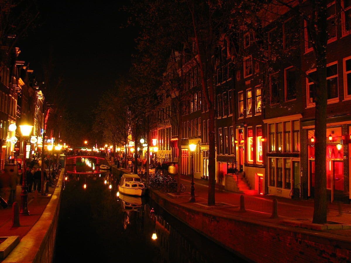 Das Rotlichtviertel von Amsterdam: Ein Ort des Vergnügens und der Geschichte