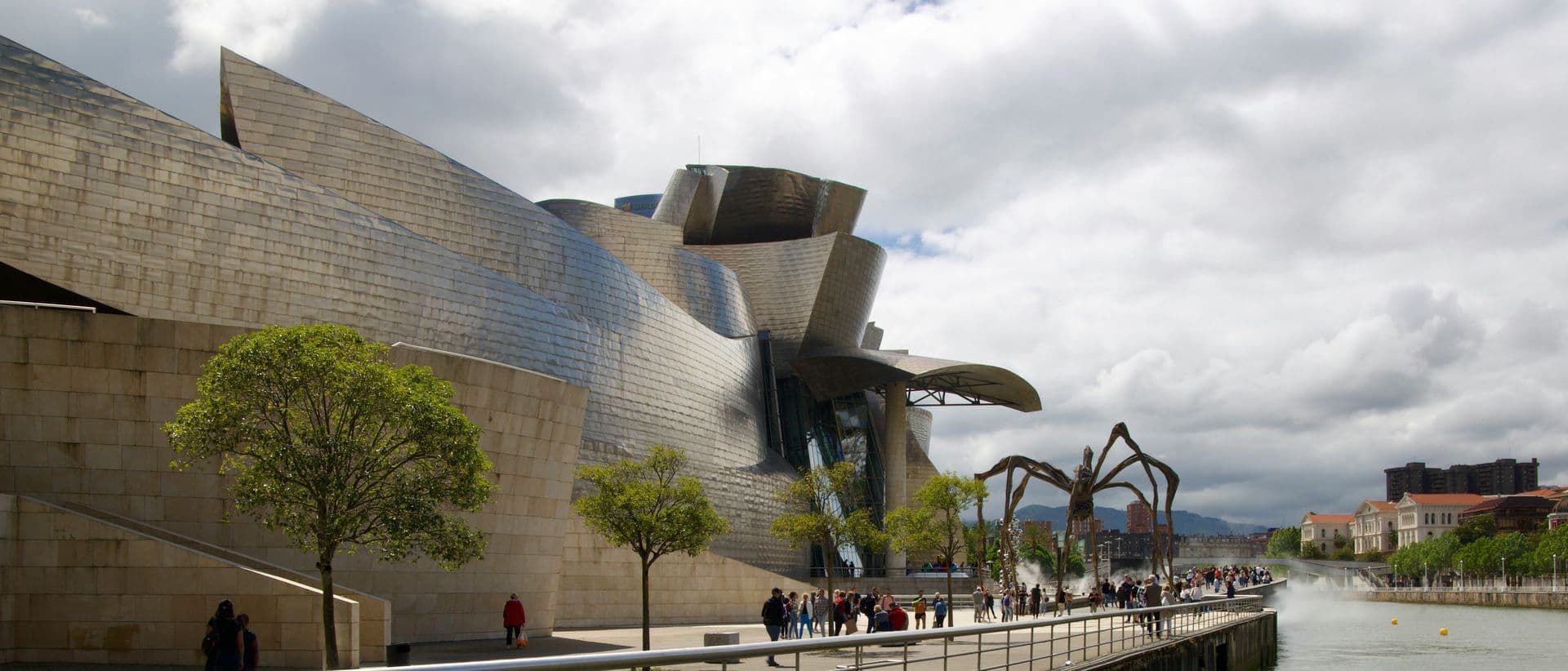 Musée Guggenheim Bilbao : explorez l'art contemporain avec la visite audio In-App