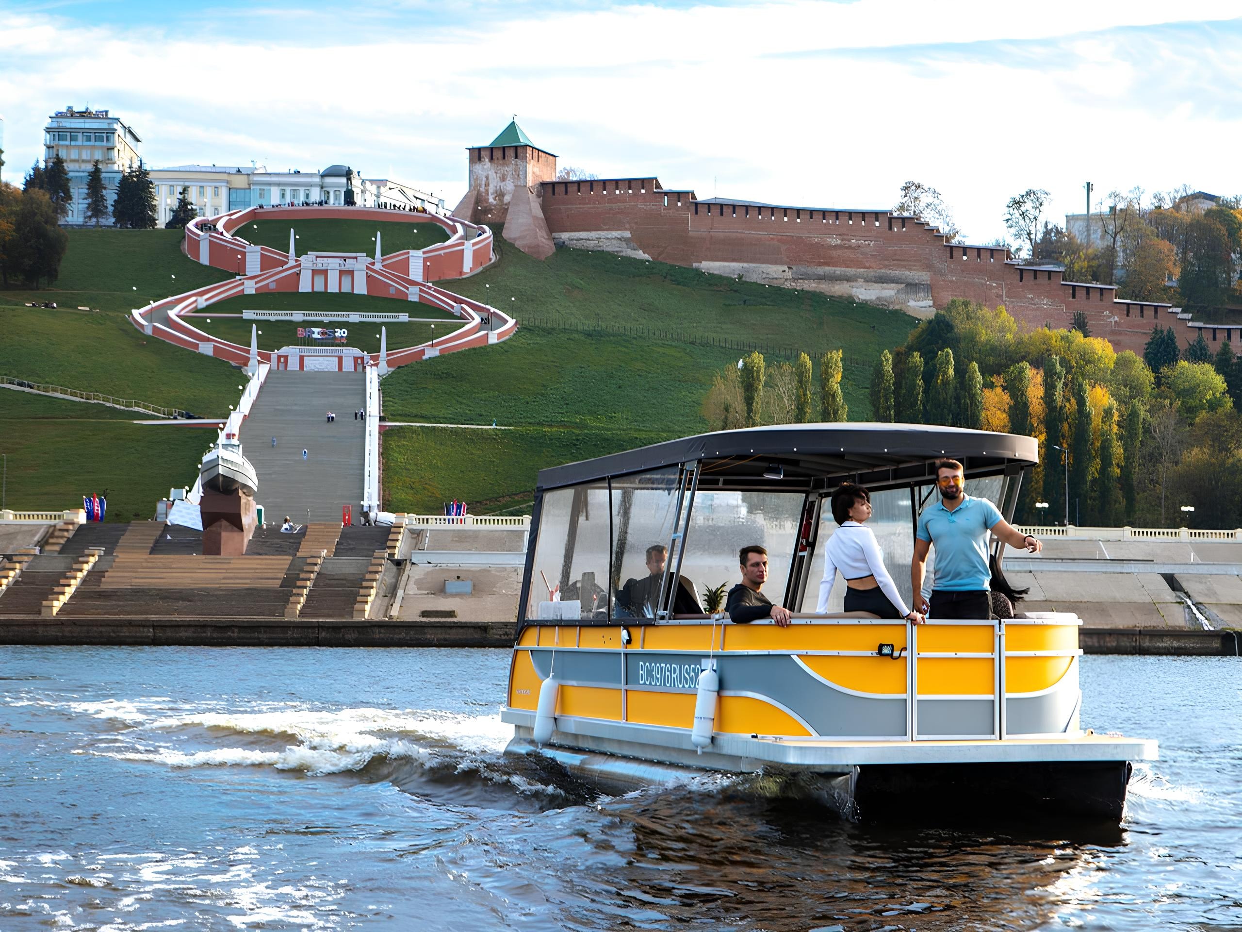 Обзорная прогулка на тёплом катере вдоль Нижегородских красот
