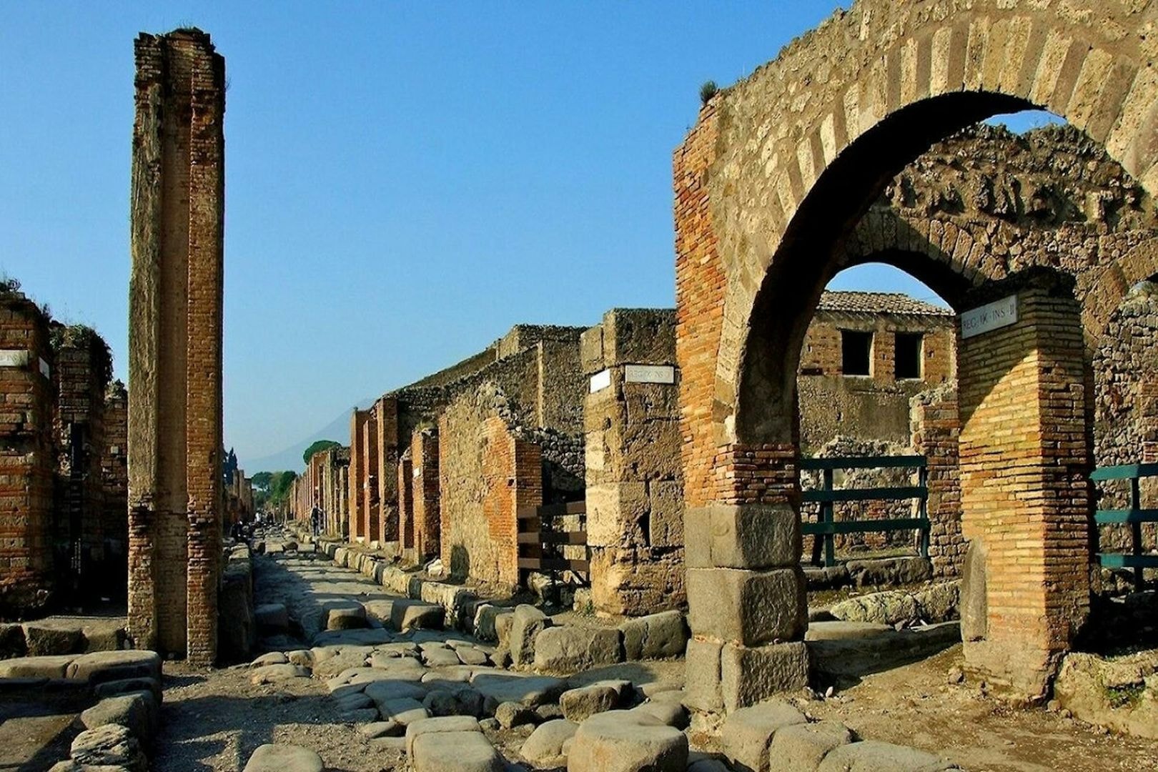 Pompeii, Herculaneum & Mount Vesuvius: Entry Ticket + Roundtrip from Naples