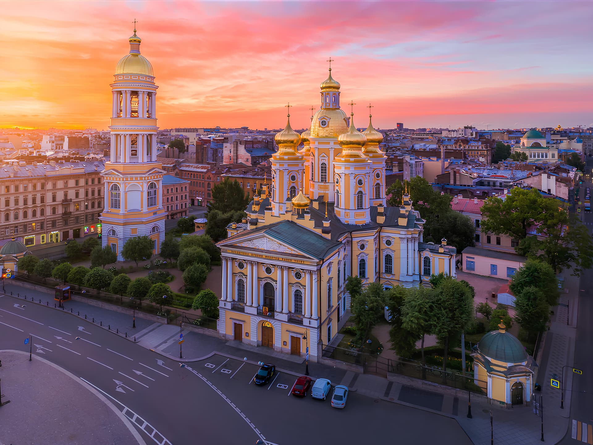 Петербург с высоты + парадные и дворы-колодцы