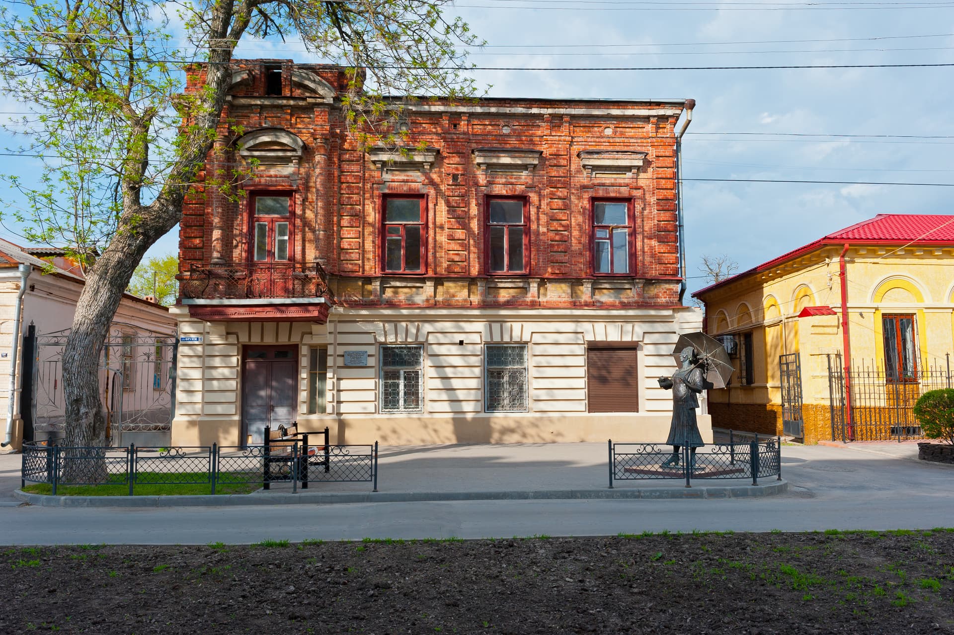 Через Древнюю Грецию — в Таганрог с визитом к «Мадам Ку-ку»