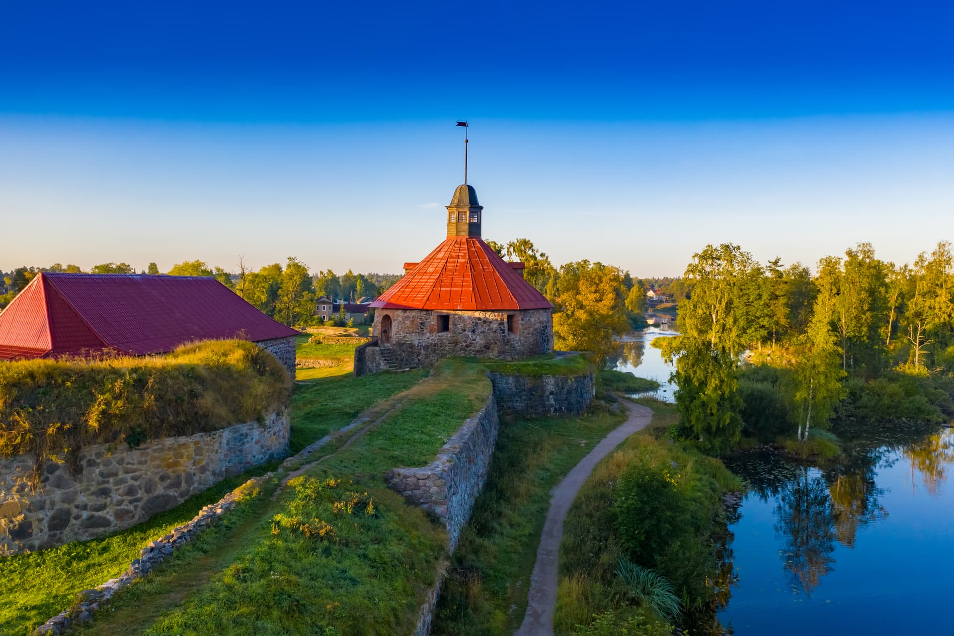 Из Петербурга вокруг Ладоги: Приозерск, Куркиёки, Сортавала, Олонец