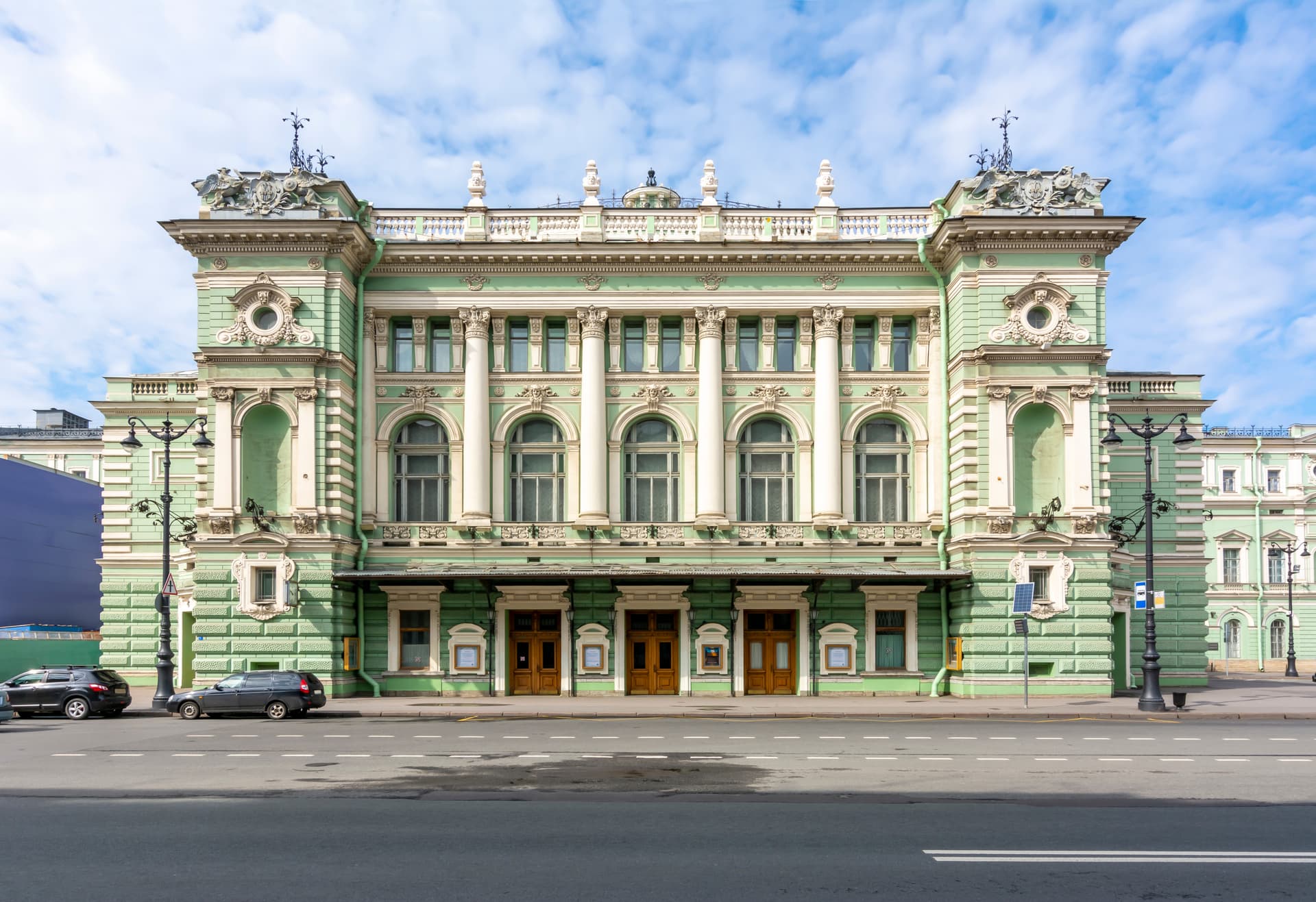 Старый Петербург: от Театральной площади к Новой Голландии