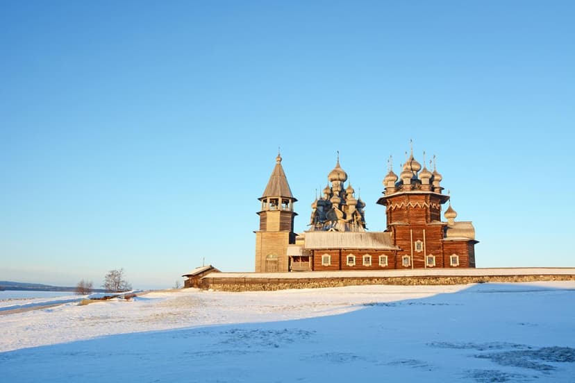 Прибытие в Петрозаводск. Остров Кижи. Путевая экскурсия и чаепитие с калитками