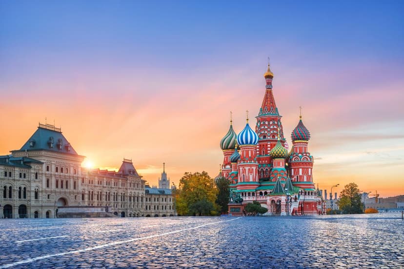 Понедельник. Обзорная экскурсия по Москве. Исторический музей. Арбат