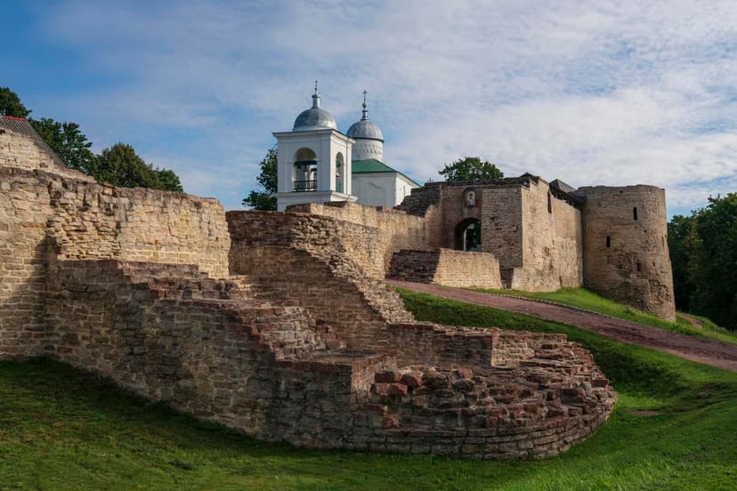 Изброск и Печоры