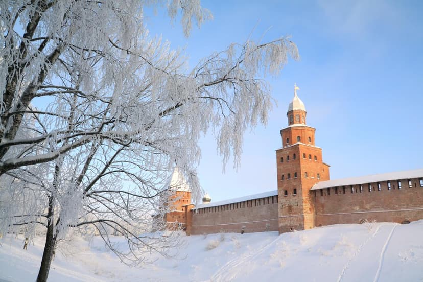 Кремлёвский комплекс и памятник «Тысячелетие России»