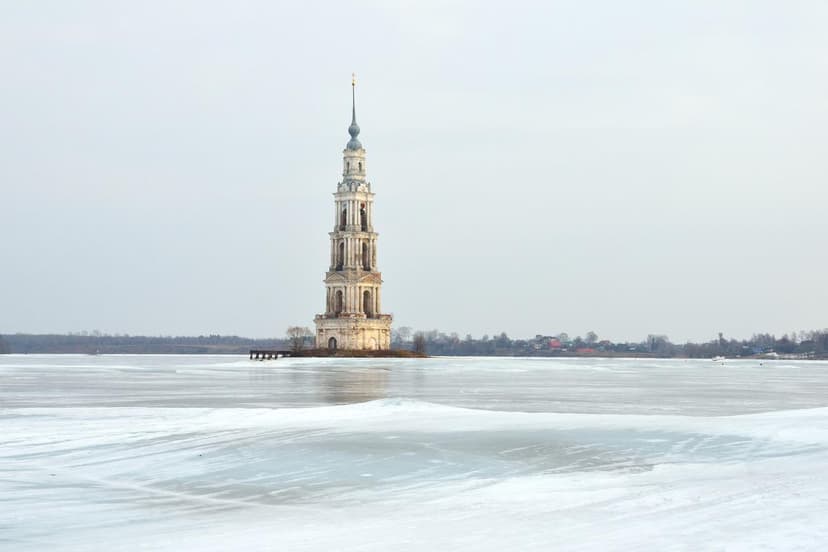 Обзорная экскурсия по Калязину. Мастер-класс по кружевоплетению. Анимационная программа «В гостях у сказки» в резиденции Бабы Яги Тверской