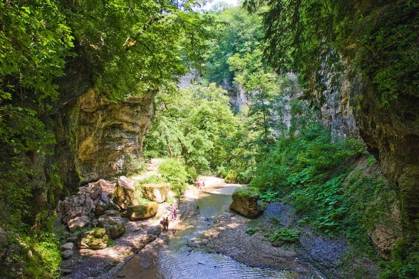 Каньонинг в ущелье р. Руфабго, Хаджохская теснина, пляж Черный шум