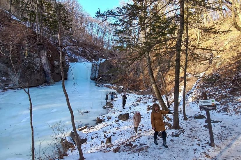 Отправление в Хасанский район. Кравцовские водопады. Просмотр познавательного фильма и мастер-класс. Праздничный банкет