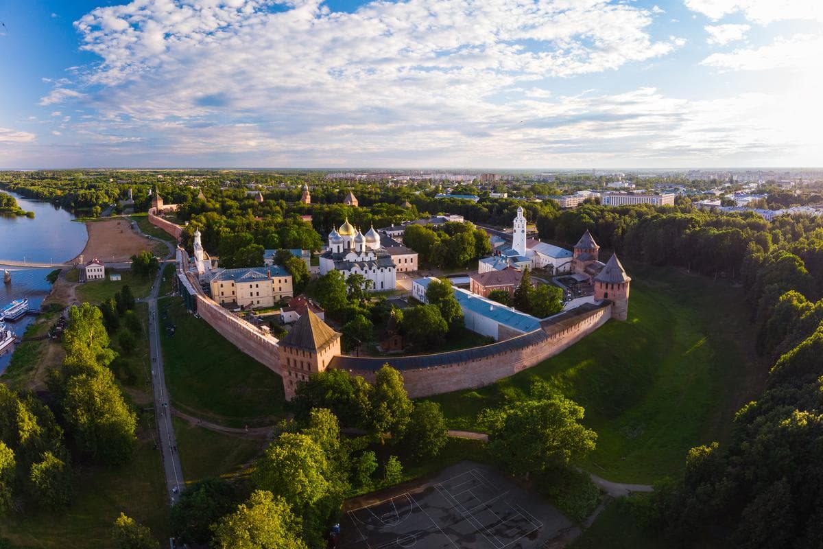 Великий гость: выходные в Великом Новгороде и Санкт-Петербурге