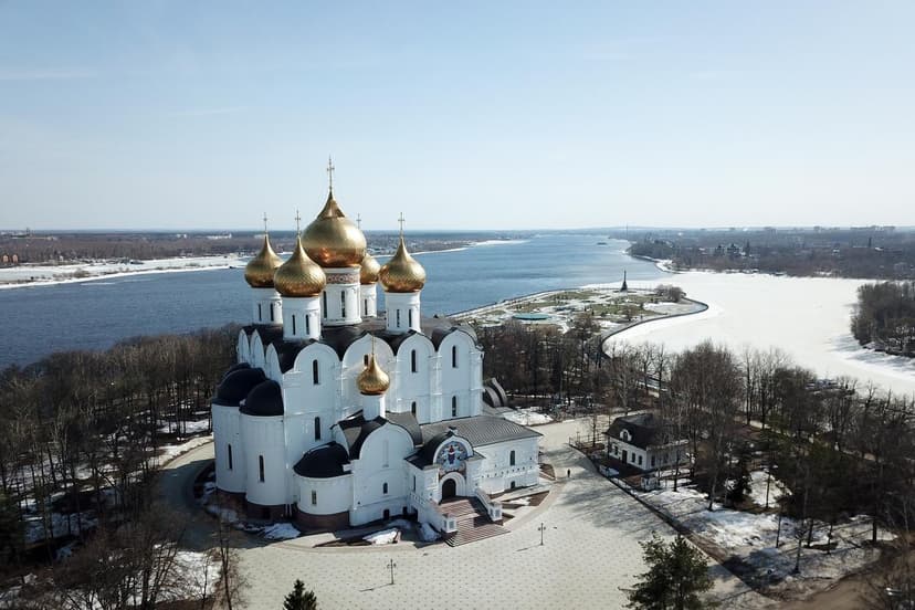 Экскурсия по Ярославлю, обед в лучших традициях «Трапезы по-Ярославски». Сергиев Посад, Троице-Сергиева Лавра или «Троицкие блины»