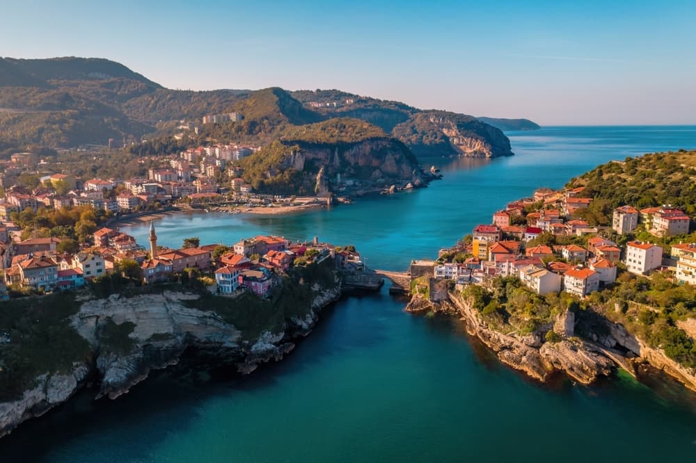 Сочи – В море – Стамбул – В море – Родос – Миконос – Санторини – Нафплион (Афины) – В море – Амасра – Сочи